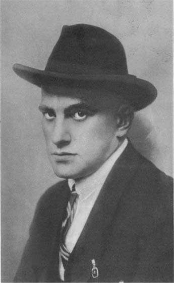 В. В. Маяковский, 1922